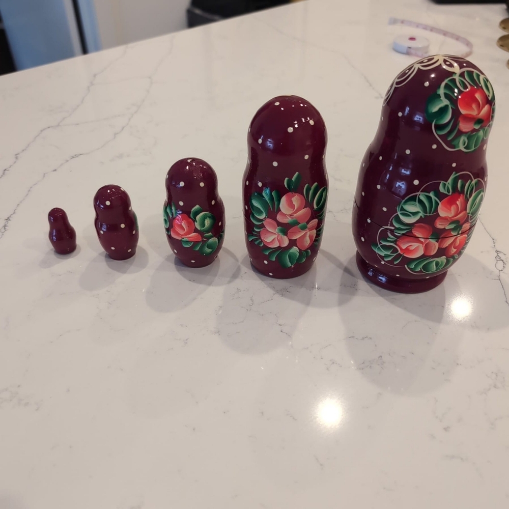 Vintage Maroon Nesting Doll Handmade Matryoshka Babushka 5 Piece Set - Picture 3 of 4